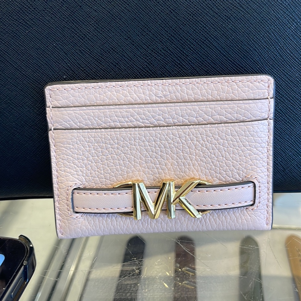 MICHAEL KORS
Reed Large Pebbled Leather Card Holder Case Wallet
POWDER BLUSH
NWT - Picture 2 of 16